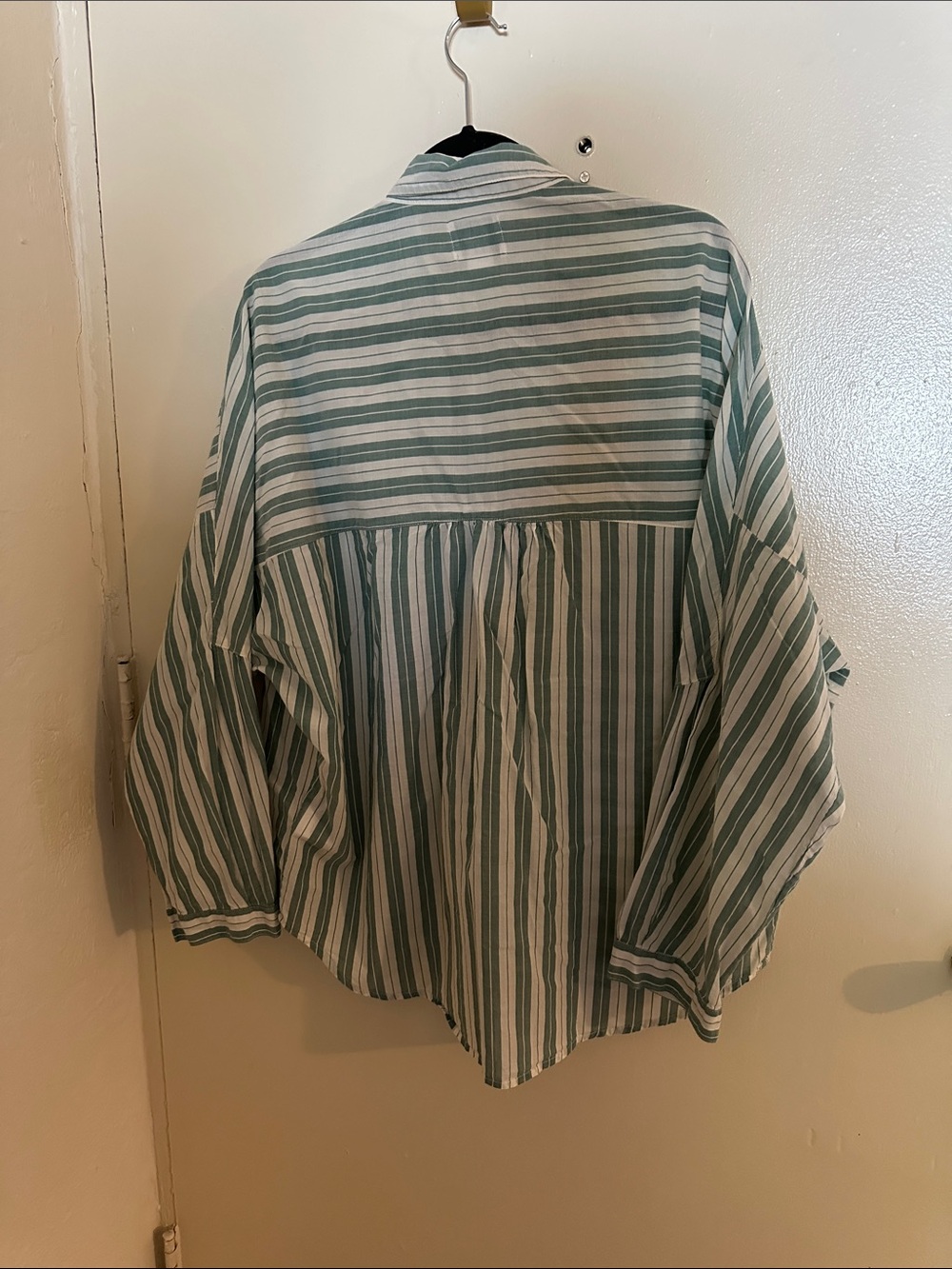 BDG  Striped Button-Up Shirt Green White Cotton Long Sleeve Pockets M - Picture 2 of 4